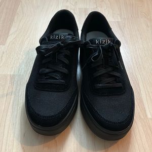 NWOT Kizik Prague Shoes